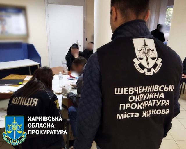 Харьковского топ-чиновника в рабочем кабинете поймали на взятке