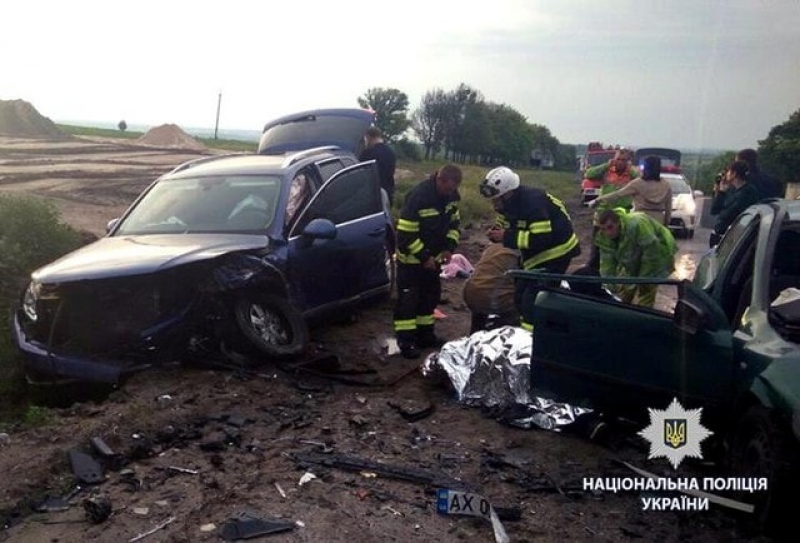 Жуткое ДТП на трассе под Харьковом: пострадало 4 человека (фото)