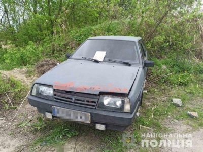 Полицейские задержали троих граждан на месте преступления – они разбирали на запчасти автомобиль