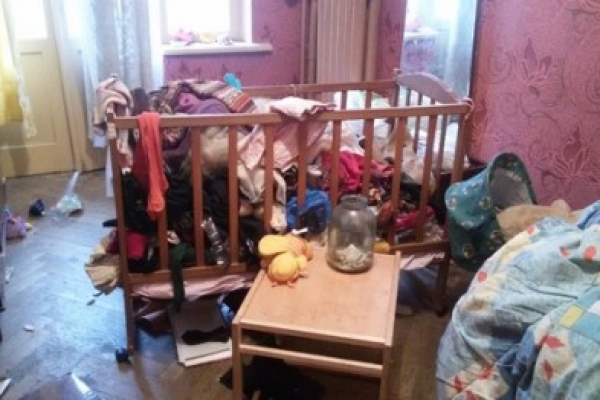 Мать бросила двухлетнего ребенка 