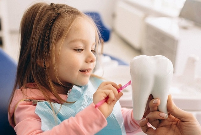 У лікуванні дитячих зубів допоможе стоматологія у Харкові