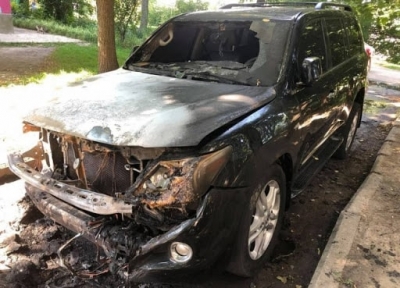 В Змиевском районе неизвестные ночью подпалили автомобиль местного фермера