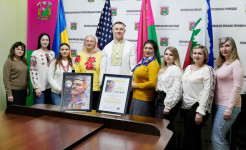 Картины художников Лозовской громады выставлены на благотворительной выставке в США